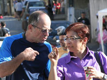 Secretrio de Servios Pblicos, Paulo Marchesini, e secretria Denise Lobato conversam sobre as prioridades da regio - Foto: Roberto Ferreira