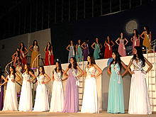 Misses desfilam em traje de gala - Foto: Marco Esteves
