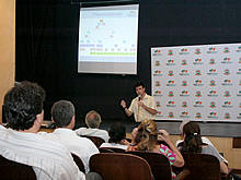 Secretrio Flvio Luiz Castro faz balano das atividades realizadas pela Prefeitura em 2009 - Foto: Marco Esteves