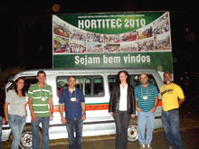 Produtores rurais de Terespolis com a Chefe do Setor de Desenvolvimento Rural da Secretaria de Agricultura, Ana Paula Pegorer de Siqueira - Foto: Sec. de Agricultura