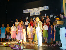 Alegria e descontrao marcaram a apresentao dos alunos da Univerti no Teatro Municipal - Foto: Cludio Furtado