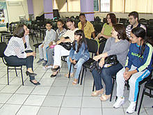 A Secretria de Educao, professora Magali Tayt-Sohn, conversa com os alunos - Foto: AsCom