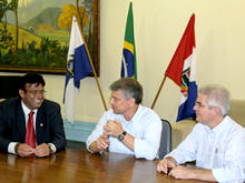 Prefeito Jorge Mario e Secretrio Maurlio Schiavo (Sade) recebem em seu gabinete o presidente da Cruz Vermelha/RJ, Luiz Alberto Sampaio - Foto: Marco Esteves