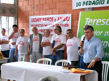 Prefeito Jorge Mario e integrantes do "Movimento Popular Pedgio No" no evento em comemorao pelo fim da cobrana da tarifa de pedgio, realizado no Nikkei Clube - Foto: Marco Esteves