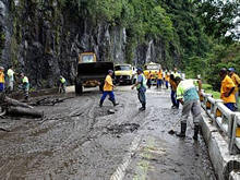 Local interditado ontem, durante limpeza feita por operrios da CRT. Foto: Fbio Motta/AE