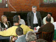 Prefeito Jorge Mario d as boas vindas aos Secretrios e Coordenadores das 11 cidades inscritas nos Jogos de Inverno 2010 - Foto: Marco Esteves