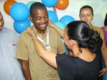 Alunos recebem medalha na Premiao da Maratona de Matemtica - Fotos: Ana Paula Coutinho e Marcelo Ferreira