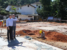 Prefeito Jorge Mario vistoria obras de construo da nova Unidade de Sade da Barra do Imbu - Foto: Marco Esteves