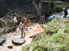 Limpeza do Rio Meudon para prevenir contra alagamentos - Foto: Marco Esteves