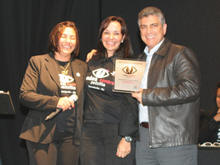 Prefeito Jorge Mario e a Primeira-dama, Cludia Sedlacek, so homenageados - Foto: Roberto Ferreira