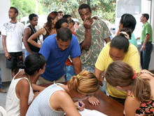Famlias que vivem do corte de pedra se inscrevem no cadastramento do programa Operao Trabalho - Foto: Marco Esteves