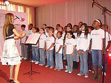 Apresentao do Coral da Escola Municipal Governador Portella, regido pela maestrina Priscila - Foto: Asses. de Comunicao