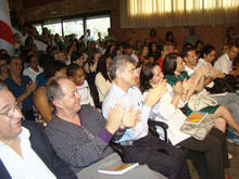 Pblico lotou o Centro Cultural Feso Pro-Arte; na primeira fileira, Prefeito Jorge Mario acompanhado da primeira-dama, Cludia Sedlacek e de demais autoridades - Foto: Asses. de Comunicao