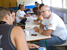 Sec. de Obras, Paulo Marchesini atende s demandas da populao - Foto: Roberto Ferreira