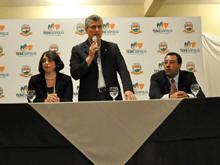 Prefeito Jorge Mario junto a Secretria de Educao, Magali Tayt-Sohn e o Secretrio de Trabalho e Emprego, Marcos Ferreira dos Santos - Foto: Roberto Ferreira