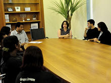 Secretria de Educao, Magali Tayt-Sohn, e Secretrio de Governo, Rogrio Lippe, recebem representantes do Ciep da Barra do Imbu - Foto: Roberto Ferreira