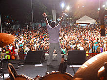 Banda 5 Estaes lota Praa Olmpica na noite de sbado - Foto: Roberto Ferreira