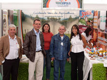 Secretrio de Agricultura Fernando Mendes e equipe tcnica no estande de Terespolis no II Congresso Rio Eco Rural - Foto: Divulgao