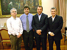 O Secretrio de Sade, Maurlio Schiavo, o Deputado Estadual Andr Correa, o Governador Srgio Cabral e o Prefeito de Terespolis, Jorge Mario Sedlacek, em reunio no Palcio Guanabara, no Rio de Janeiro - Foto: SecCom