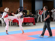 Concentrao, tcnica e agilidade envolvem os participantes do taenkwondo - Foto: Marco Esteves
