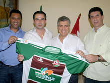 Secretrio de Governo Rogrio Lippe, Presidente do clube Frederico Menezes, Prefeito Jorge Mario e Secretrio de Esportes Leandro Aschar - Foto: Marco Esteves