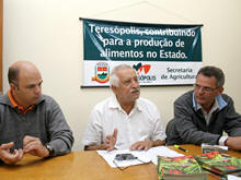 Veterinrio Maurcio Santiago, engenheiro agrnomo Alosio Sturm e Secretrio de Agricultura Fernando Mendes - Foto: Sec. de Agricultura