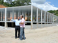 Prefeito Jorge Mario e Secretrio Marchesini visitam as obras da UPA - Foto: Marco Esteves