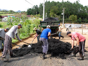 Asfaltamento e tapa-buracos - Foto: Marco Esteves