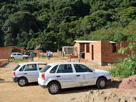 Construção irregular de dez casas - Foto: Jeferson Hermida