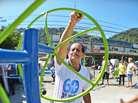 Exercício em Praça pública - Foto - Ramon Pózes
