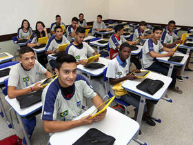 Alunos na nova sala de aula - Foto: André Gomes de Melo