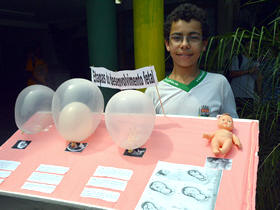 Aluno na Feira de Ciências - Foto: Jeferson Hermida