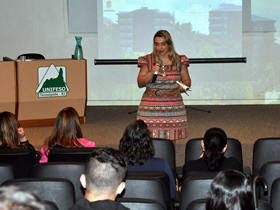 Prof. Viviane da Costa, coordenadora do curso de Enfermagem - Foto: Unifeso