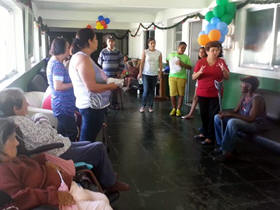 Professores e alunos do CEFOP visitam Asilo São Vicente de Paulo - Foto: Marcelo Ferreira
