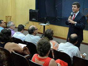 Juiz federal Valter Shuenquener ministra curso - Foto: Roberto Ferreira