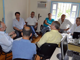 Representantes da Prefeitura e da CRT se reúnem - Foto: Roberto Ferreira