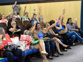Delegadas inscritas votam - Foto: Roberto Ferreira