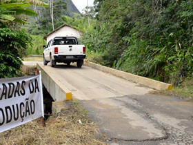 Uma das pontes inauguradas no interior do município - Foto: Roberto Ferreira