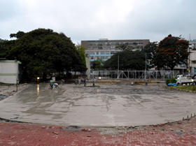 O piso intertravado est assentado, faltando apenas o acabamento - Foto: Roberto Ferreira
