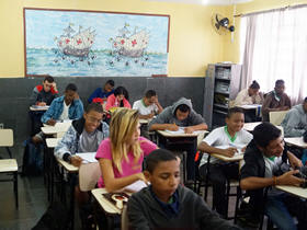 Sala temática de História, caravelas portuguesas decoram a parede do fundo - Foto: Marcelo Ferreira
