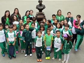 Alunos fazem aula-passeio - Foto: Jeferson Hermida