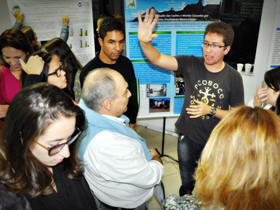Apresentação dos pôsteres - Foto: Unifeso