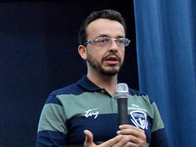 Robson Resende, engenheiro sanitarista e ambiental, explica o cronograma. - Foto: Roberto Ferreira