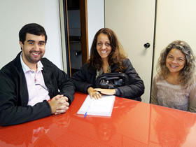 Secretrio Leonardo Vasconcellos com Naira Pereira e Adriana Vital - Foto: Marcelo Ferreira