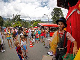 Ivo Bernardo diverte o público - Foto: Francisco Vicente