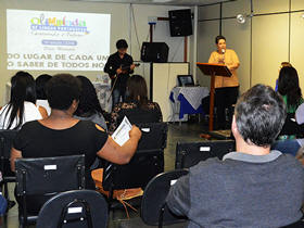 Secretaria de Educação homenageia alunos selecionados - Foto: PMT