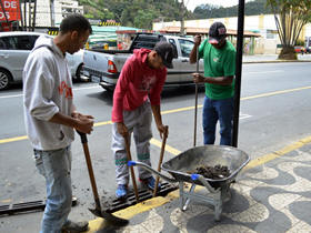 Limpeza de galerias no Centro - Foto: AsCom PMT