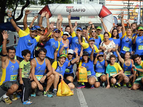Grupo de corredores participantes na etapa Teresópolis By Day - Foto: PMT