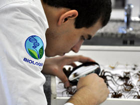 Estudante de Biologia - Foto: Unifeso