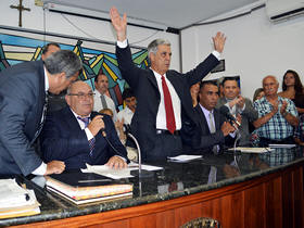 Prefeito Mrio Tricano toma posse na Cmara Municipal - Foto: PMT